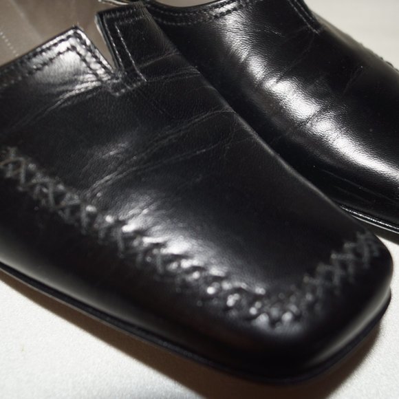 Gabor Black Leather Low Heeled Pump (Size 6.5) - Picture 2 of 8